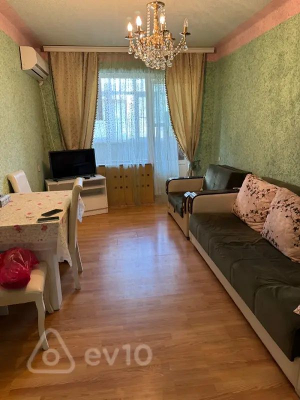 Kirayə verilir 2 otaqlı köhnə tikili 65 m²