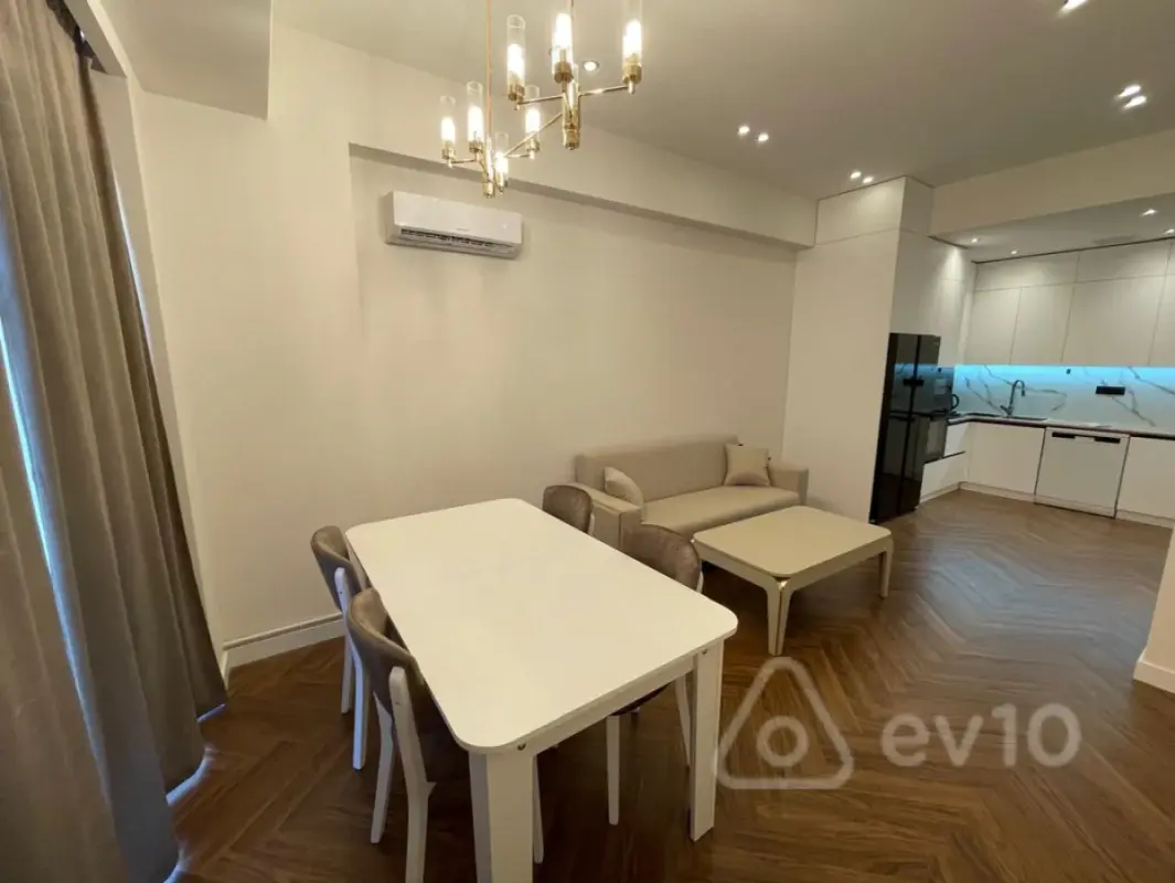 Kirayə verilir 2 otaqlı yeni tikili 65 m²