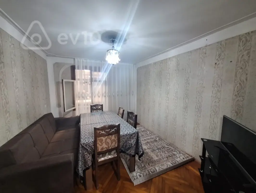 Kirayə verilir 4 otaqlı köhnə tikili 100 m²