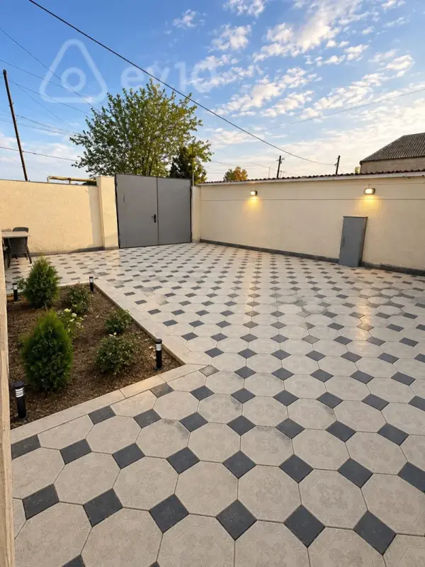 Satılır 5 otaqlı həyət evi 100 m²