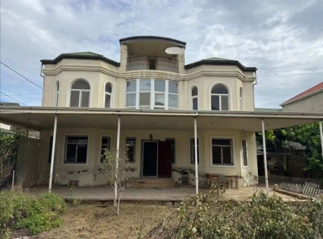 Satılır 7 otaqlı həyət evi 600 m²