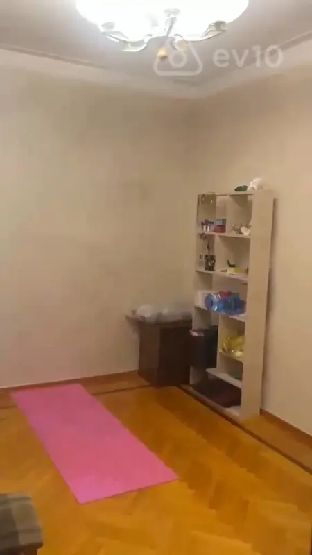 Kirayə verilir 2 otaqlı köhnə tikili 90 m²