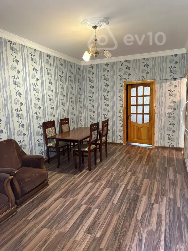 Kirayə verilir 3 otaqlı köhnə tikili 80 m²