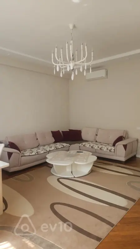 Kirayə verilir 2 otaqlı yeni tikili 120 m²