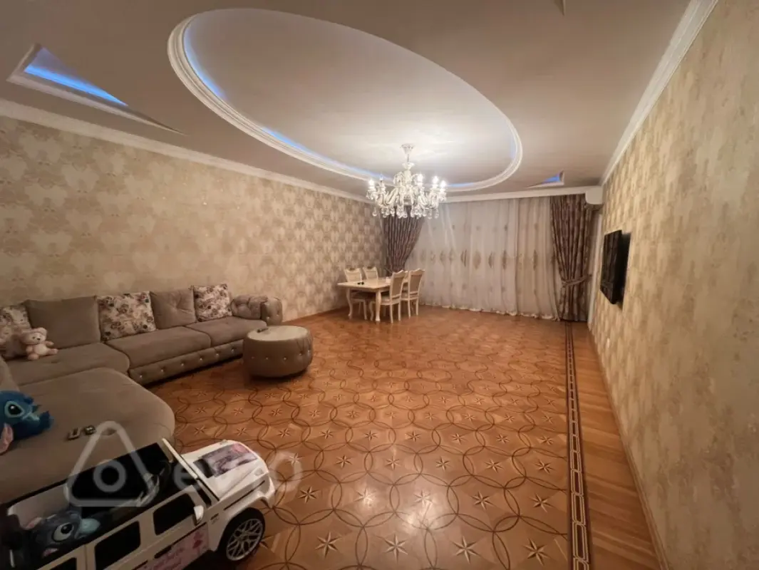 Kirayə verilir 4 otaqlı yeni tikili 190 m²