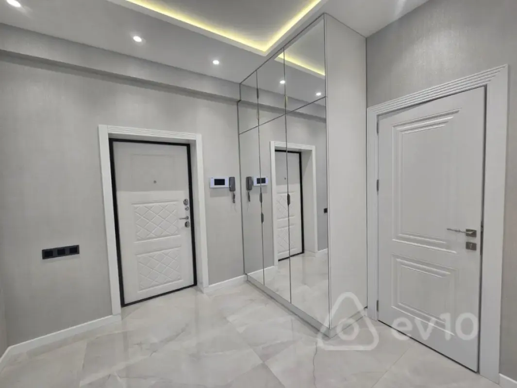Kirayə verilir 2 otaqlı yeni tikili 80 m²