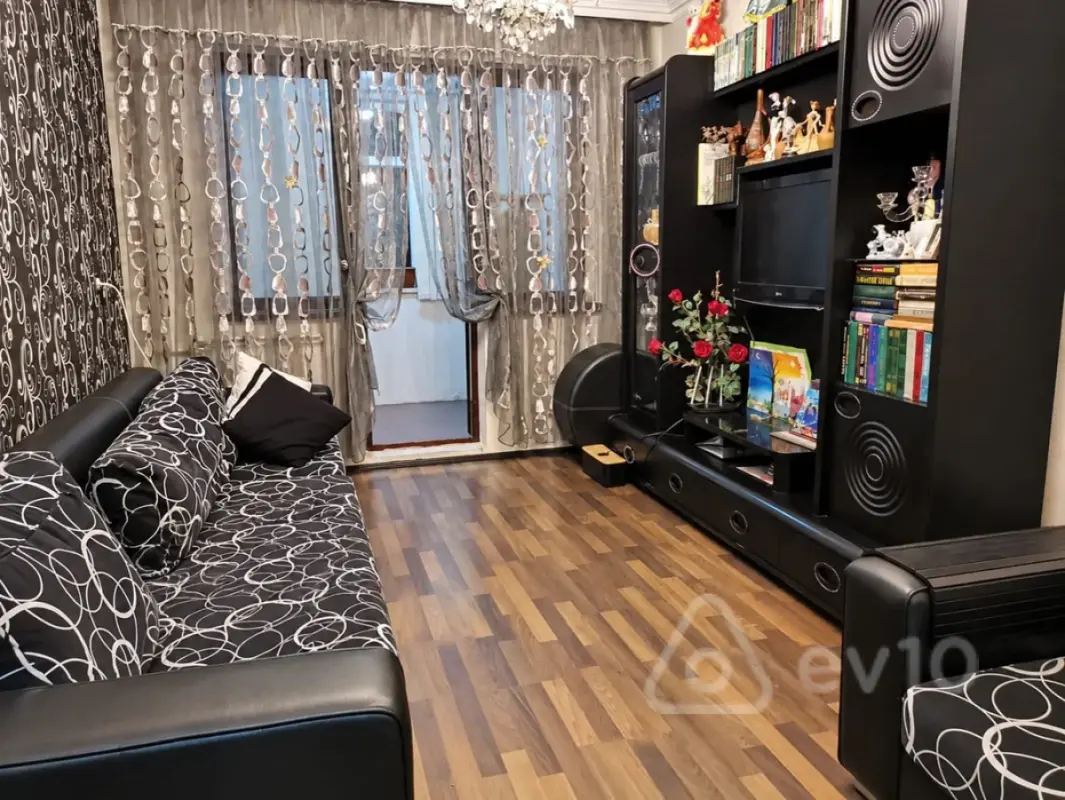 Kirayə verilir 2 otaqlı köhnə tikili 50 m²