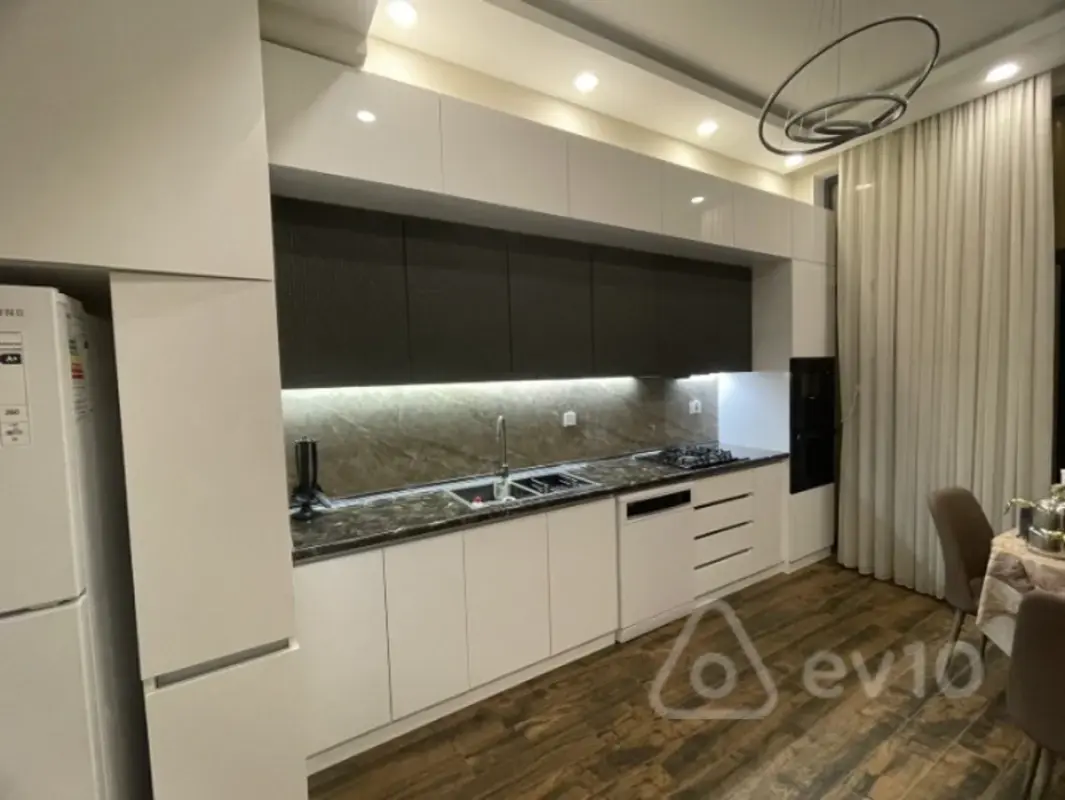 Kirayə verilir 3 otaqlı yeni tikili 100 m²