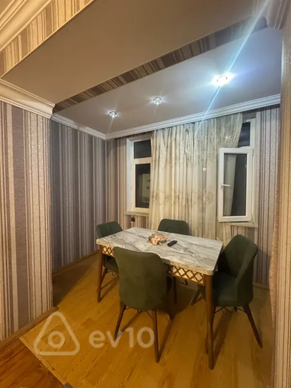 Kirayə verilir 2 otaqlı köhnə tikili 65 m²