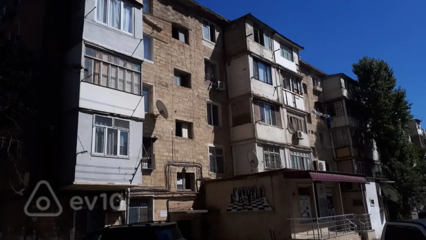 Satılır 2 otaqlı köhnə tikili 50 m²