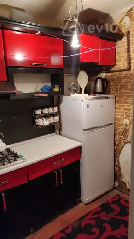 Kirayə verilir 2 otaqlı köhnə tikili 50 m²