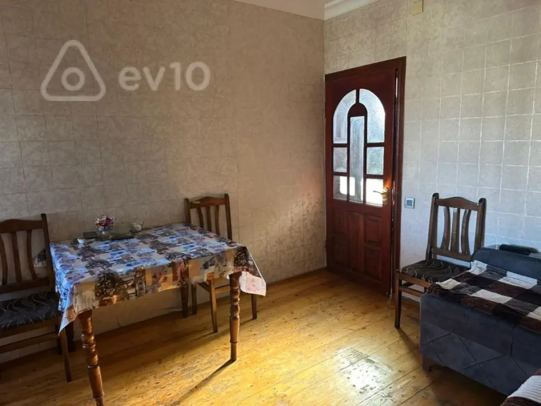 Satılır 2 otaqlı köhnə tikili 38 m²