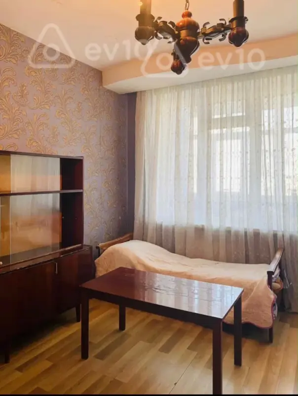 Kirayə verilir 2 otaqlı köhnə tikili 50 m²