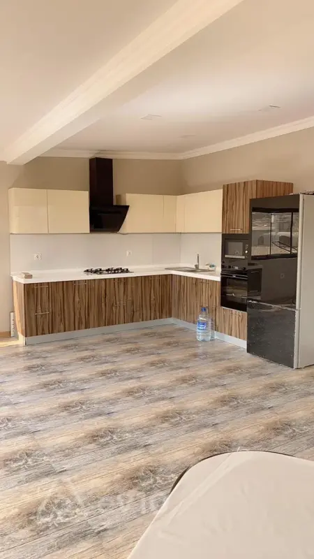 Kirayə verilir 3 otaqlı yeni tikili 151 m²