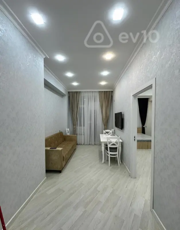 Kirayə verilir 2 otaqlı yeni tikili 70 m²