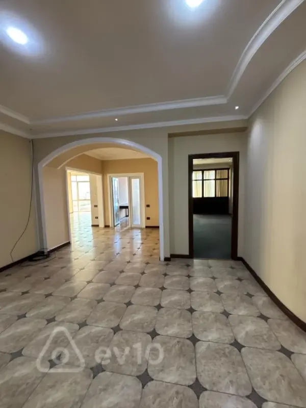 Kirayə verilir 3 otaqlı ofis 186 m²