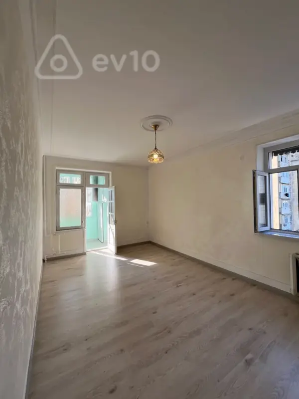 Satılır 2 otaqlı köhnə tikili 45 m²