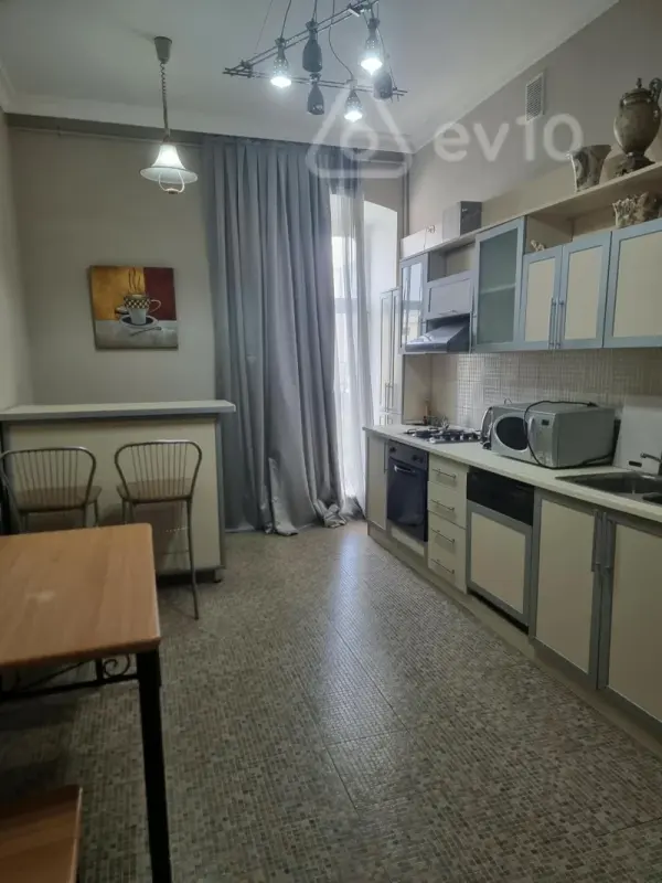 Kirayə verilir 3 otaqlı yeni tikili 130 m²