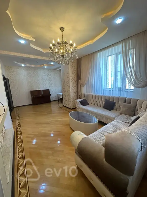 Kirayə verilir 4 otaqlı yeni tikili 140 m²