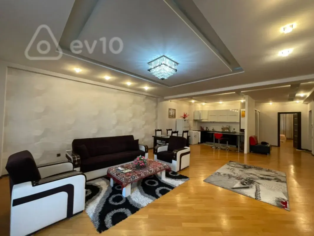 Kirayə verilir 3 otaqlı yeni tikili 140 m²