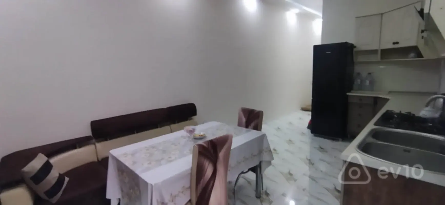 Kirayə verilir 2 otaqlı yeni tikili 75 m²