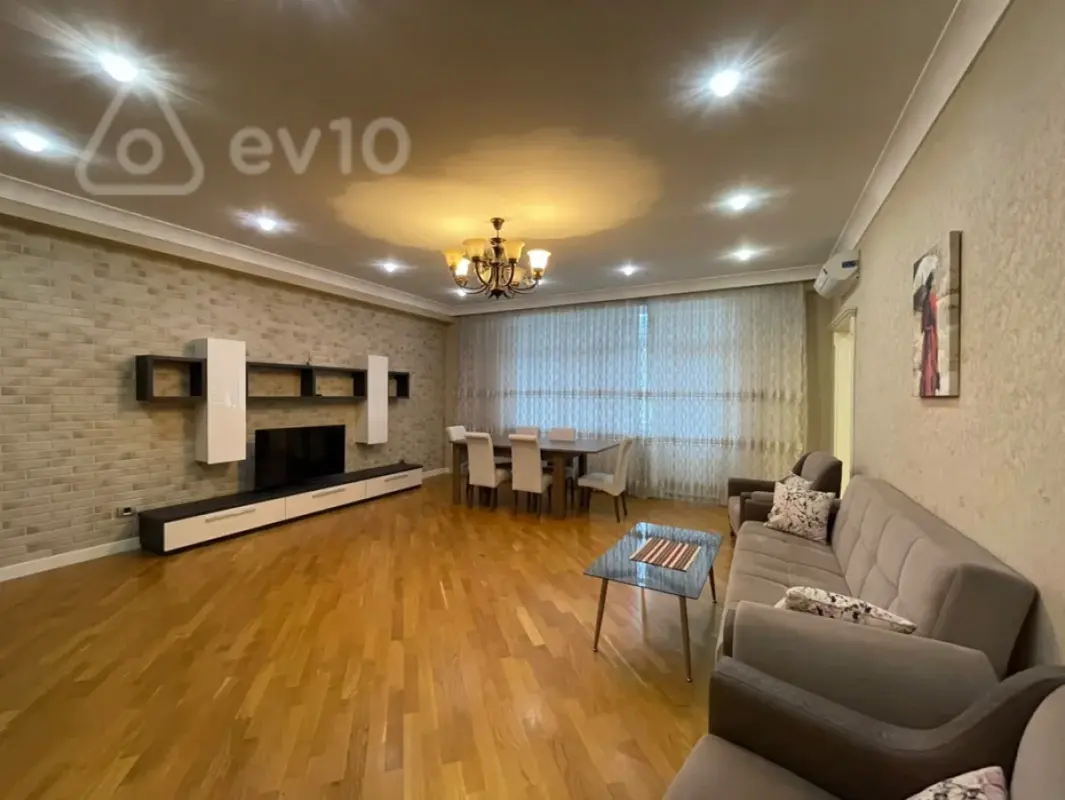 Kirayə verilir 3 otaqlı yeni tikili 170 m²
