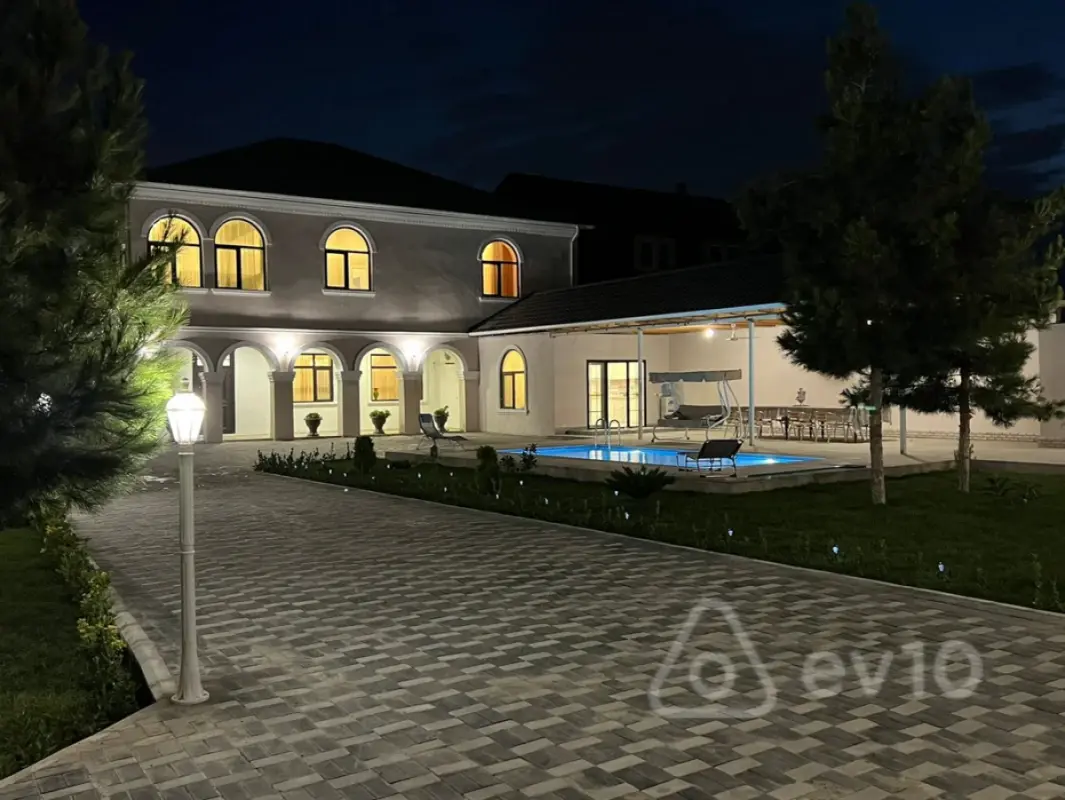 Satılır 6 otaqlı həyət evi 300 m²