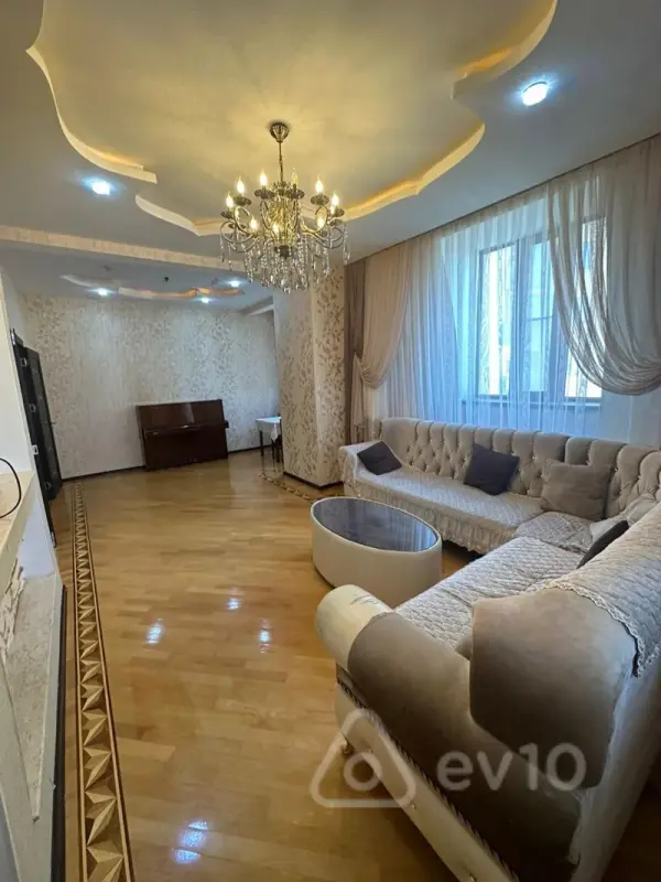 Kirayə verilir 4 otaqlı yeni tikili 140 m²