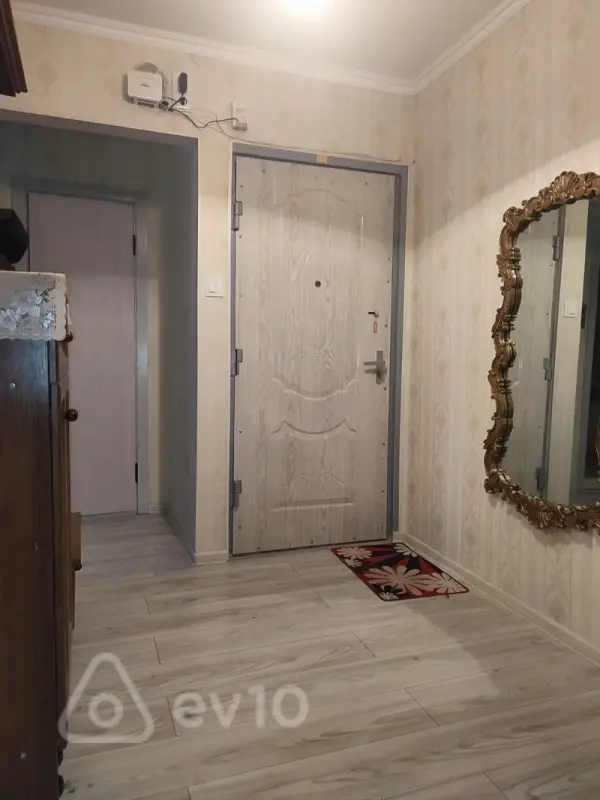 Satılır 4 otaqlı köhnə tikili 100 m²
