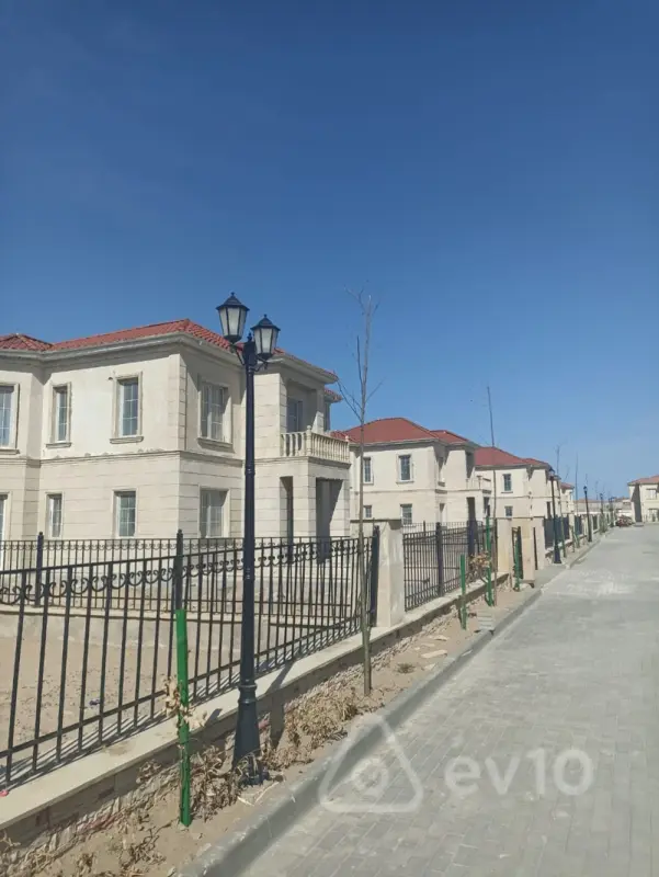 Satılır 5 otaqlı həyət evi 290 m²