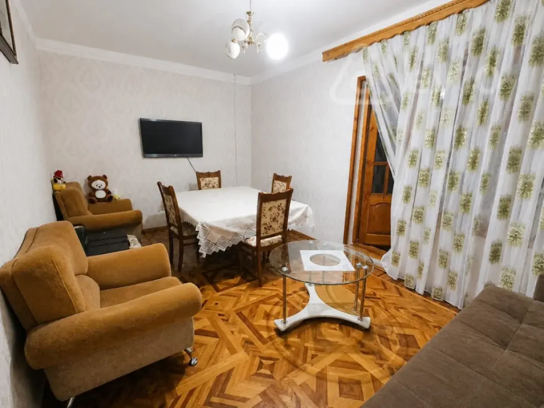 Satılır 2 otaqlı köhnə tikili 60 m²