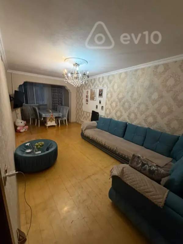 Satılır 4 otaqlı köhnə tikili 100 m²