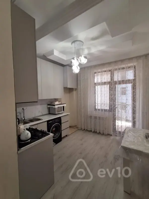 Kirayə verilir 2 otaqlı yeni tikili 80 m²