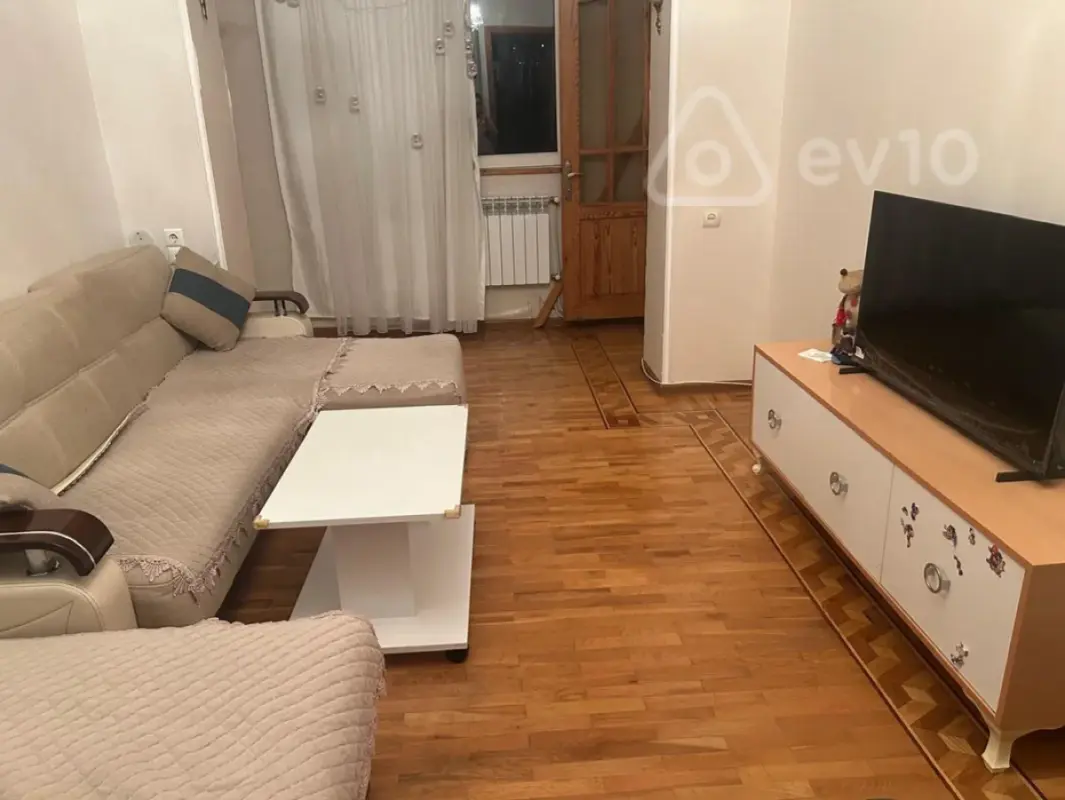 Kirayə verilir 2 otaqlı köhnə tikili 65 m²