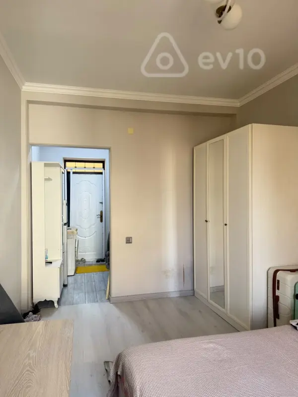 Kirayə verilir 2 otaqlı köhnə tikili 42 m²