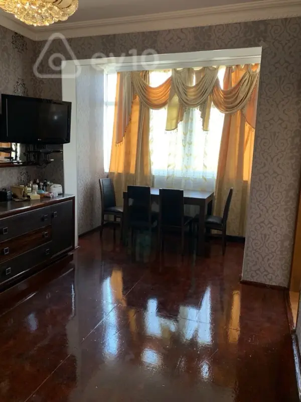Kirayə verilir 2 otaqlı köhnə tikili 50 m²