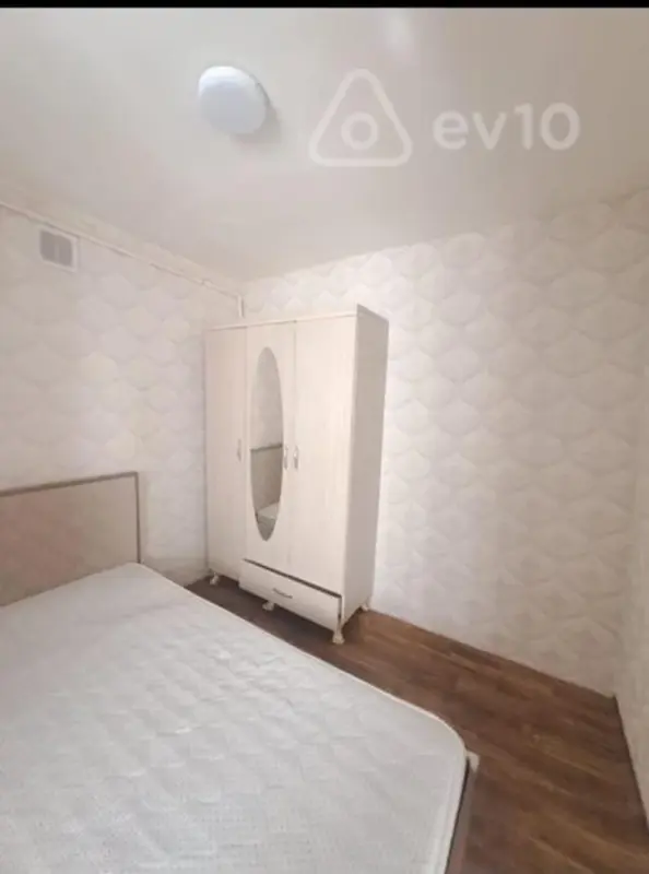 Kirayə verilir 2 otaqlı köhnə tikili 60 m²