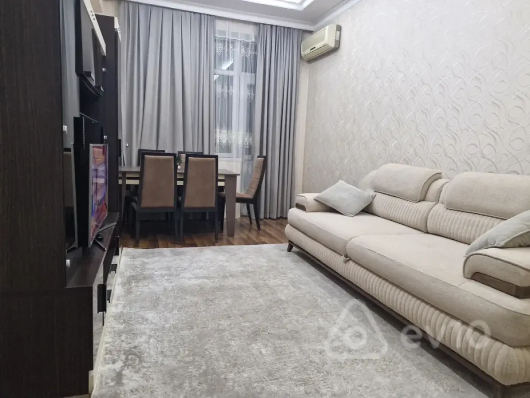 Satılır 2 otaqlı köhnə tikili 70 m²