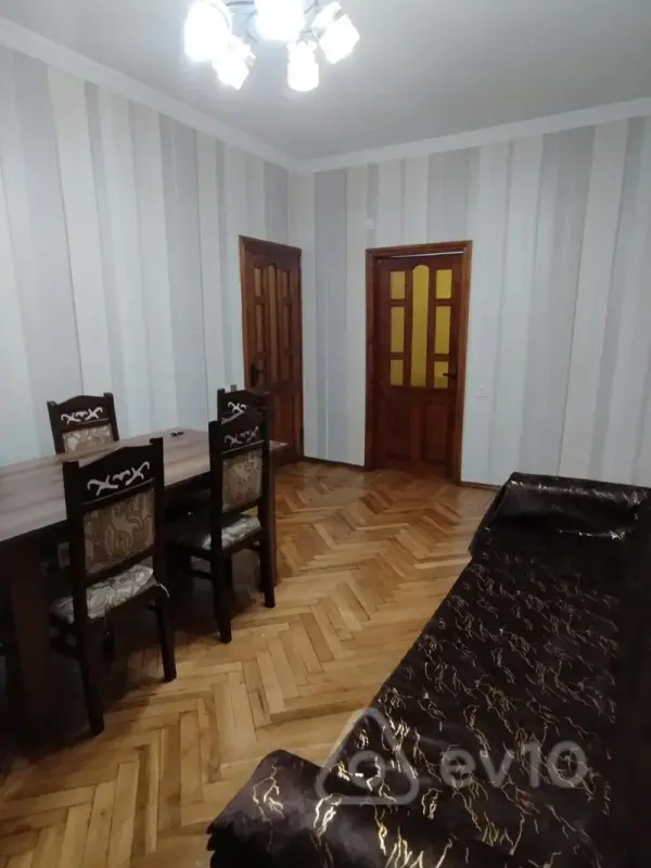 Satılır 2 otaqlı köhnə tikili 55 m²