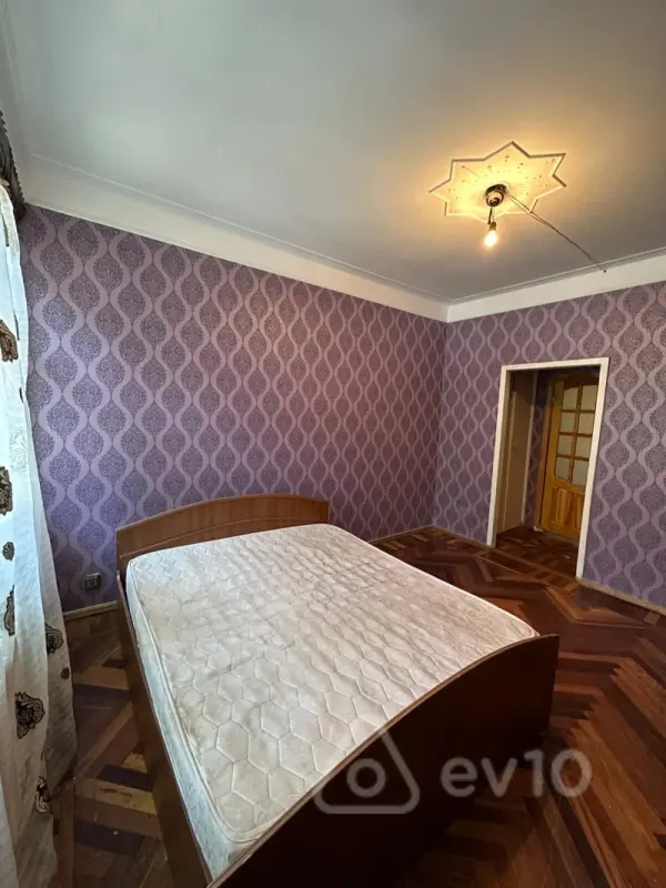Kirayə verilir 2 otaqlı köhnə tikili 75 m²