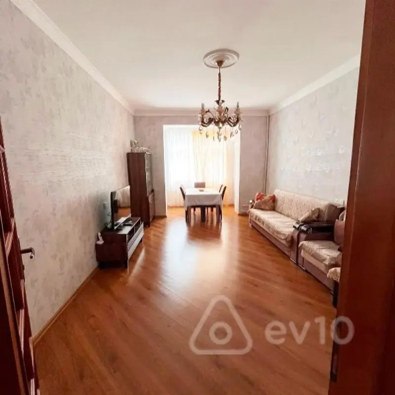 Satılır 2 otaqlı köhnə tikili 61 m²