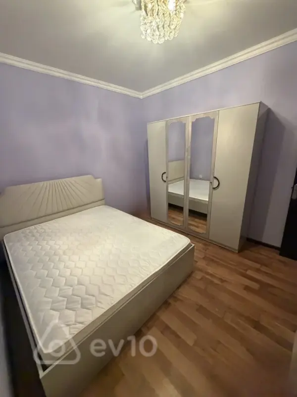 Kirayə verilir 2 otaqlı köhnə tikili 60 m²
