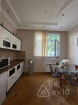 Kirayə verilir 2 otaqlı köhnə tikili 80 m² — Bakı, Səbail 2 otaq 80.00 m²