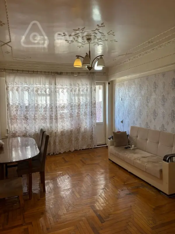 Kirayə verilir 3 otaqlı köhnə tikili 85 m²