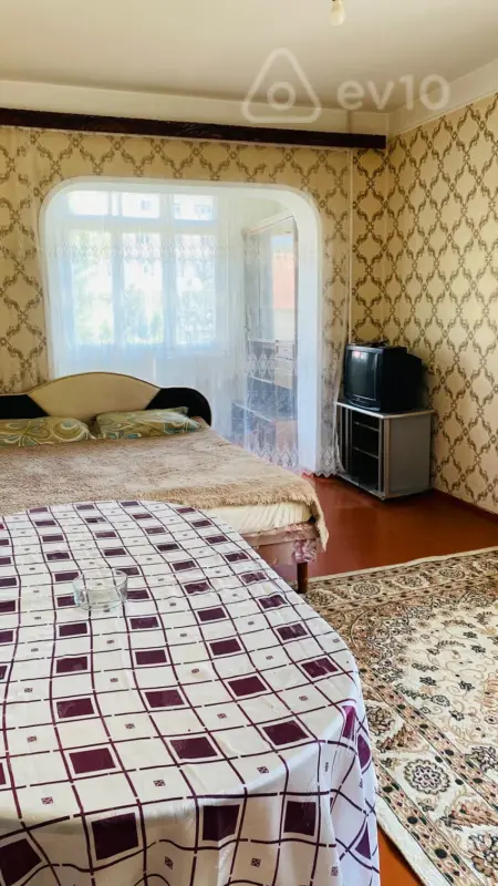 Kirayə verilir 2 otaqlı köhnə tikili 60 m²