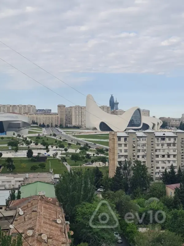 Kirayə verilir 3 otaqlı yeni tikili 140 m²