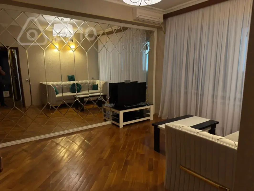 Kirayə verilir 2 otaqlı köhnə tikili 70 m²