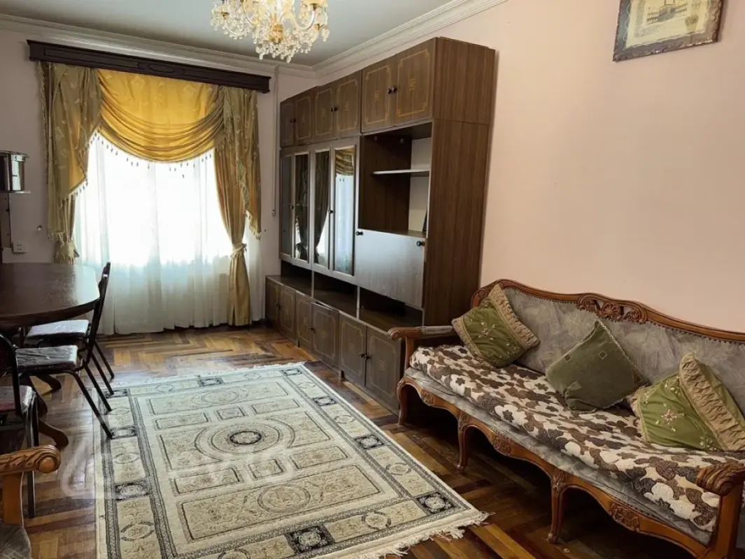 Kirayə verilir 2 otaqlı köhnə tikili 60 m²