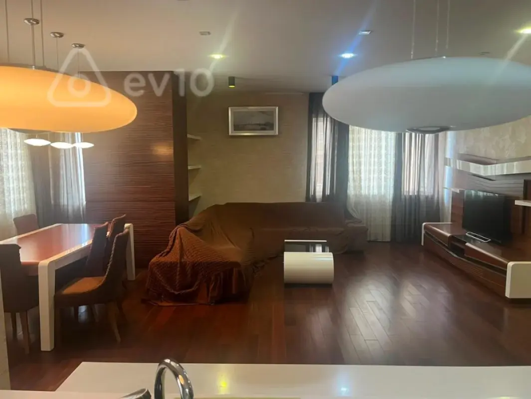 Kirayə verilir 2 otaqlı yeni tikili 135 m²