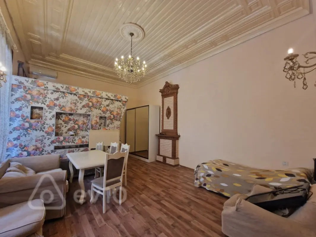 Kirayə verilir 2 otaqlı köhnə tikili 60 m²